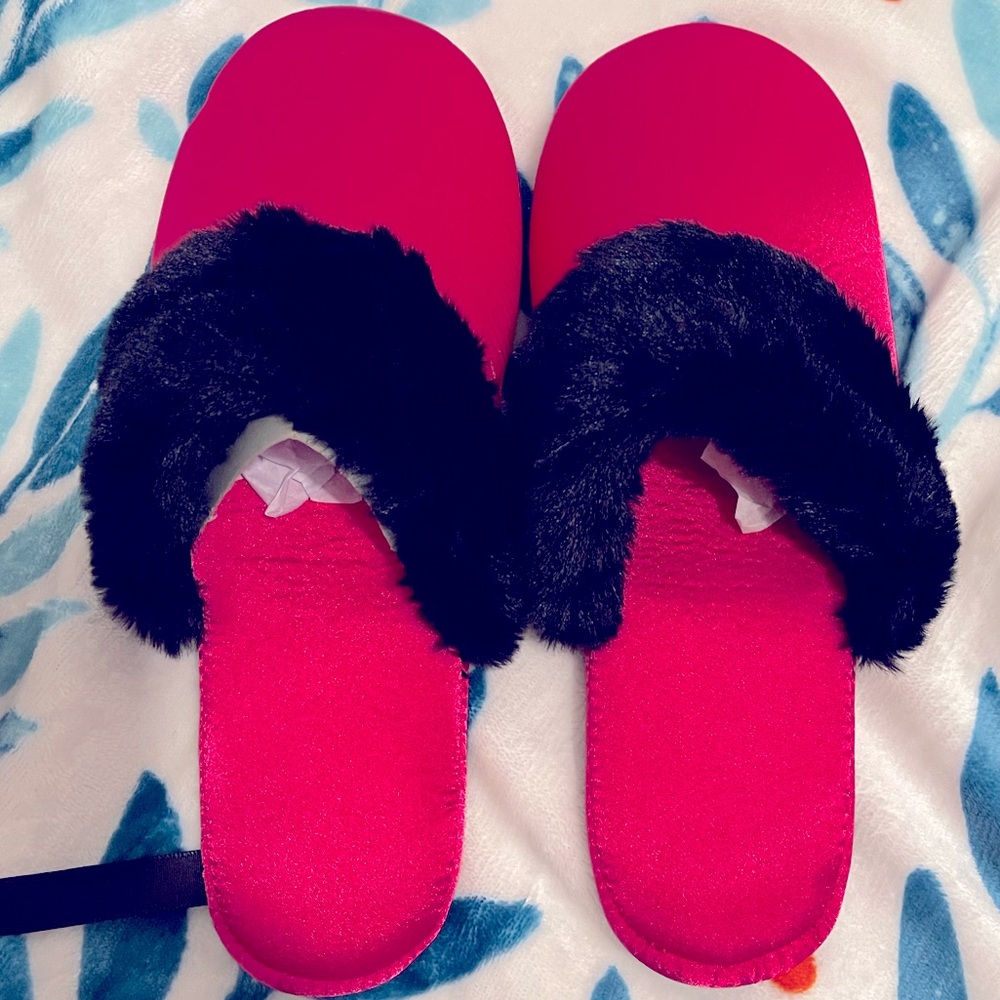Pink house slippers with black faux fur trim in size X-Large